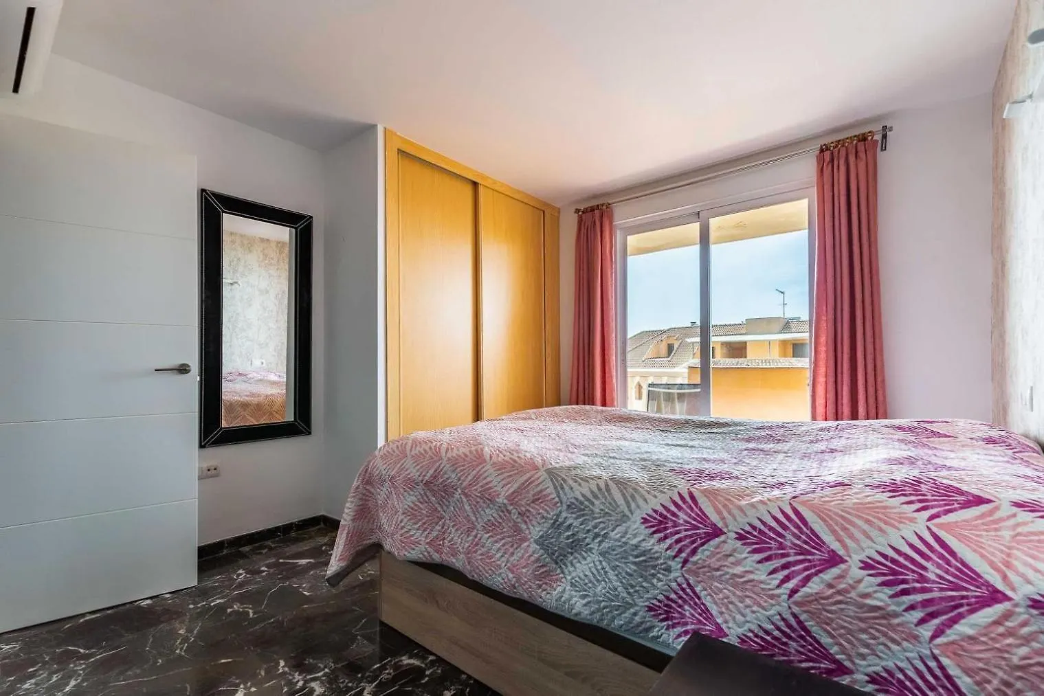 Spacious 3-Bedroom Apartment - Casa Annelise Fuengirola